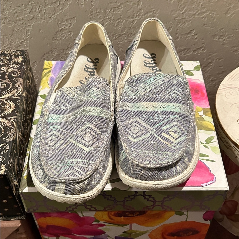 Gypsy Jazz Women's Geometric Slip-On Flats - Gray and Cream